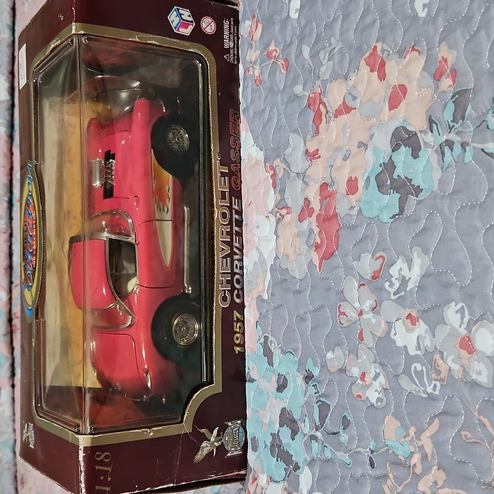 Classic Pink Die-Cast 1957 Chevrolet Corvette Gasser. Road Legends New 1/18